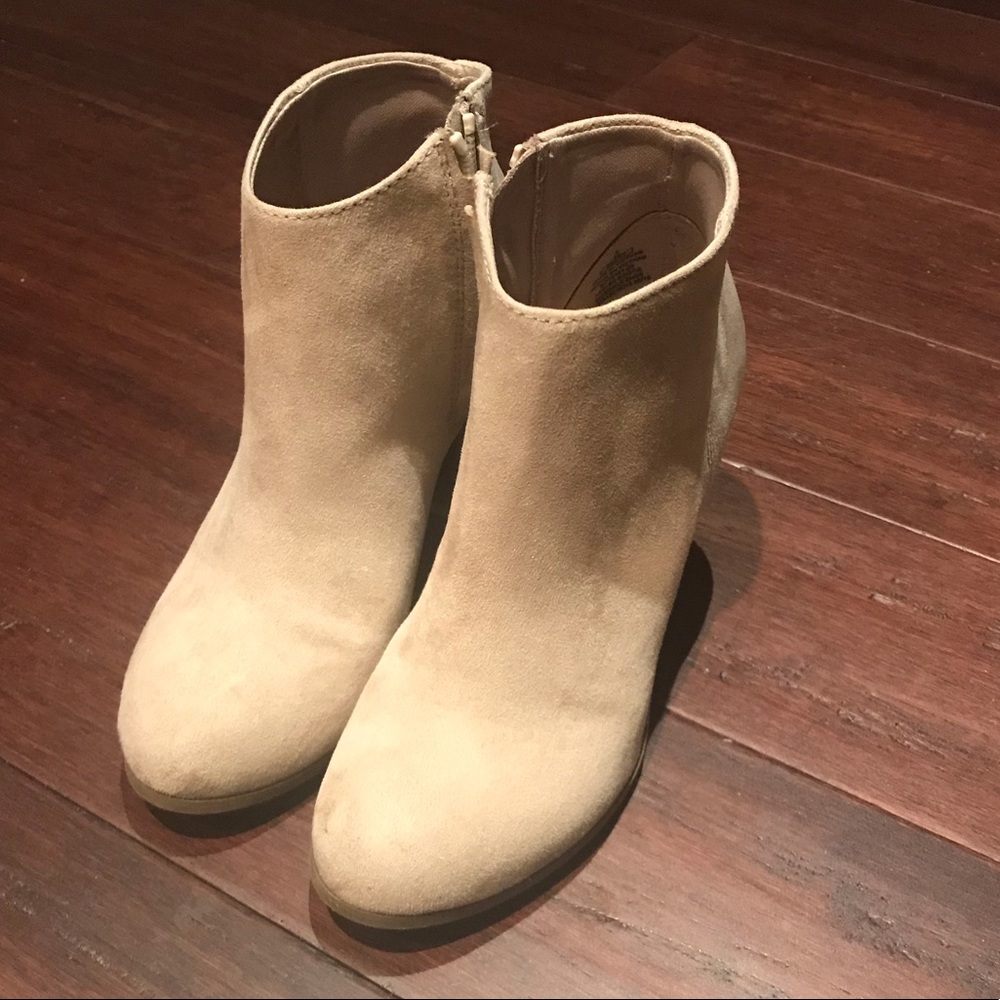 Creamish tan size 6 booties
